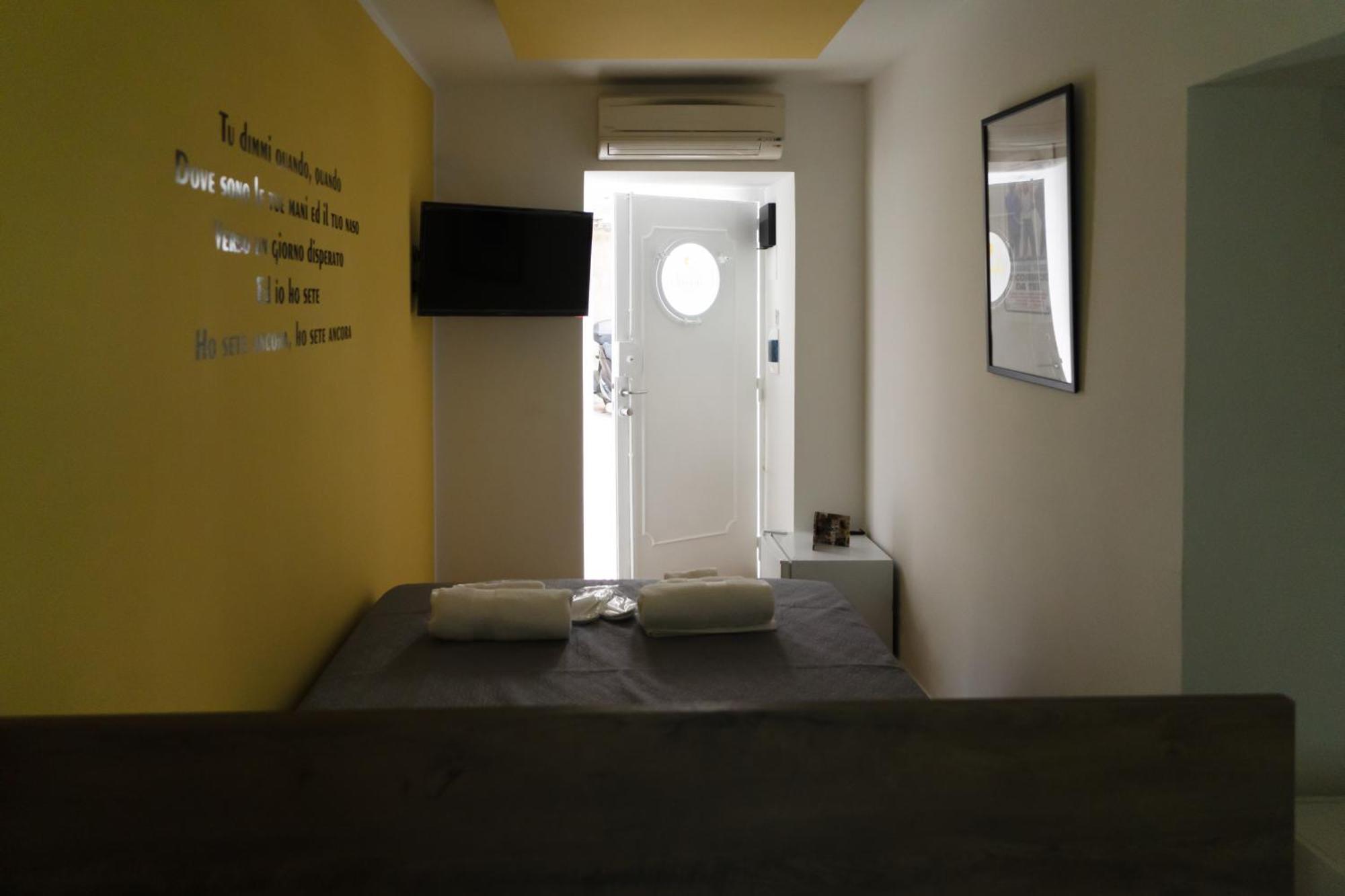 Yes I Know My Room - Mini Room Martiri Nápoles Exterior foto